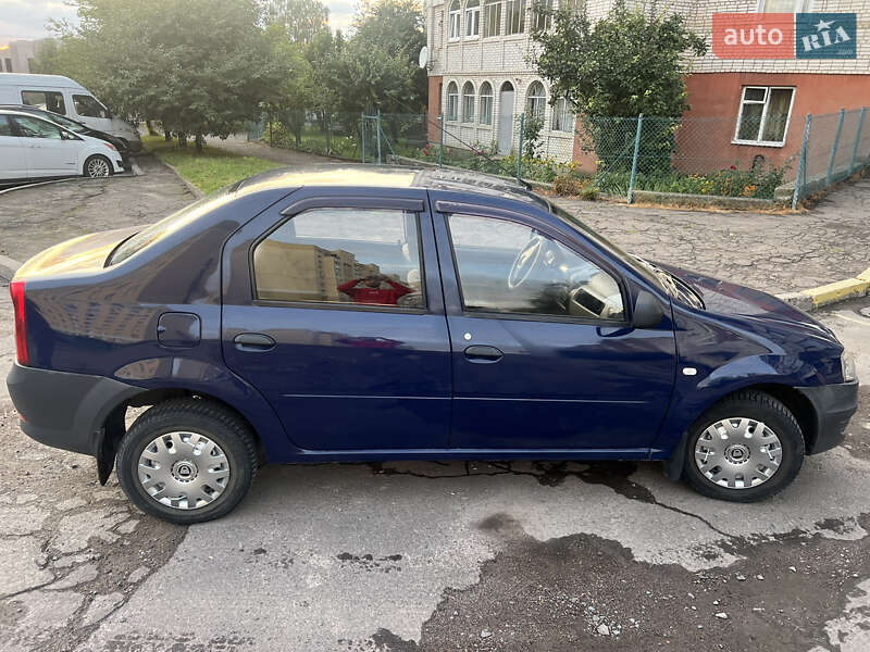 Седан Dacia Logan 2008 в Львові