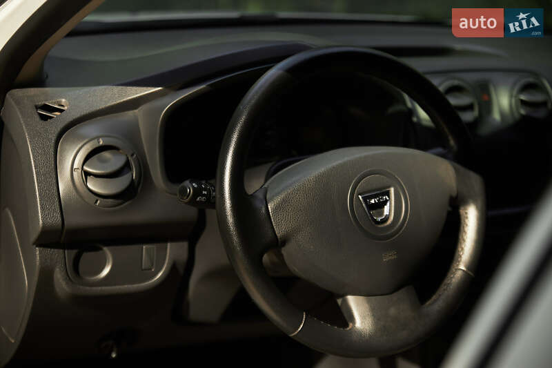 Седан Dacia Logan 2015 в Кропивницькому