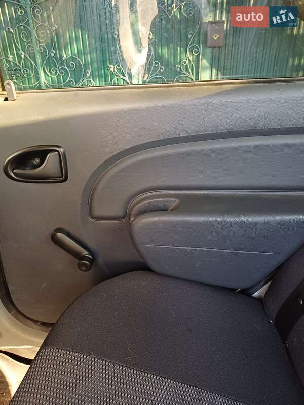 Седан Dacia Logan 2006 в Полтаві фото 12 Седан Dacia Logan 2006 в Полтаві