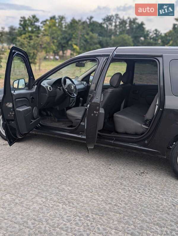 Седан Dacia Logan 2011 в Запоріжжі фото 3 Седан Dacia Logan 2011 в Запоріжжі