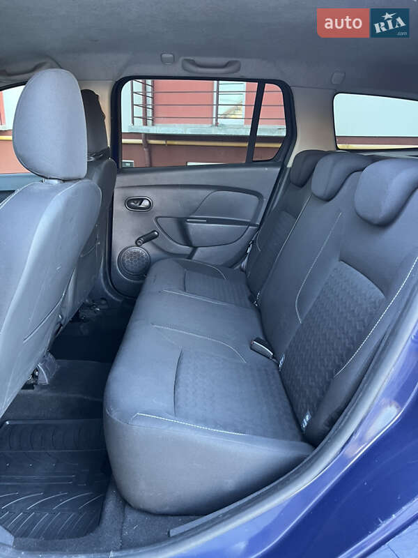 Седан Dacia Logan 2014 в Ужгороде