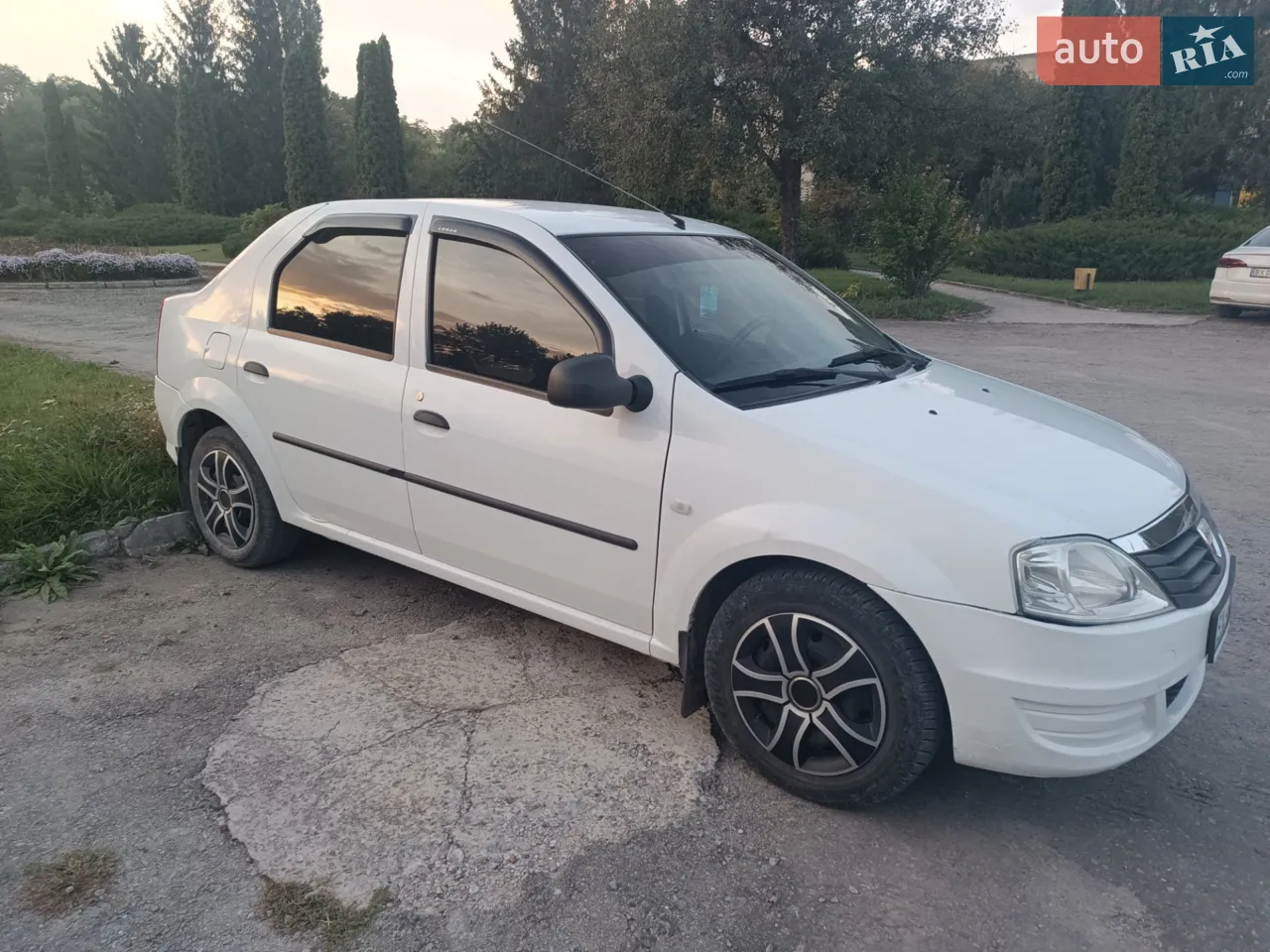 2010 Dacia Logan - мініатюра 26