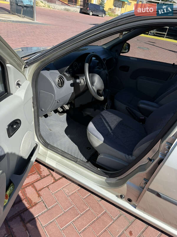 Седан Dacia Logan 2006 в Ровно