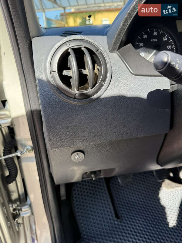 Седан Dacia Logan 2006 в Ровно