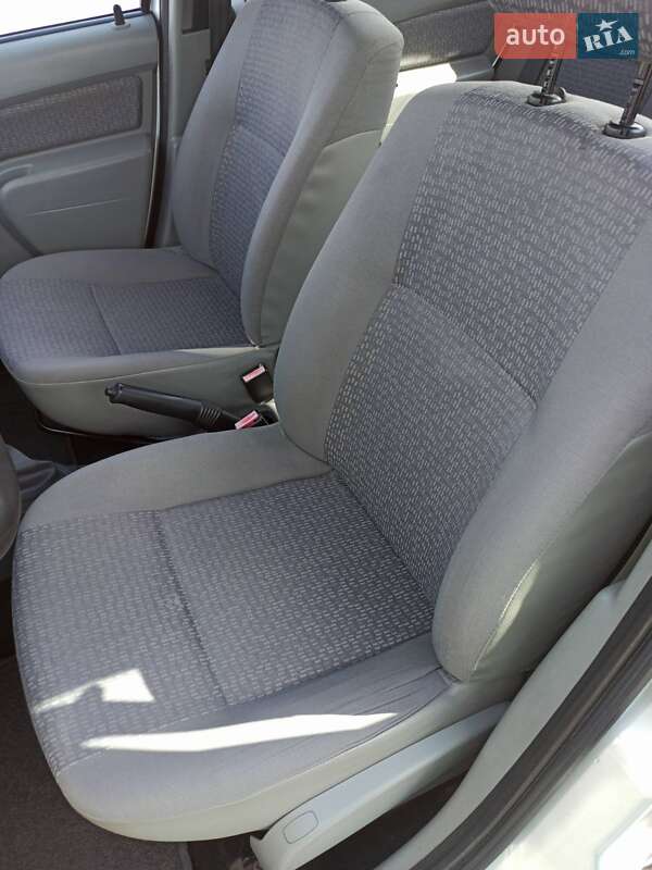 Седан Dacia Logan 2007 в Києві