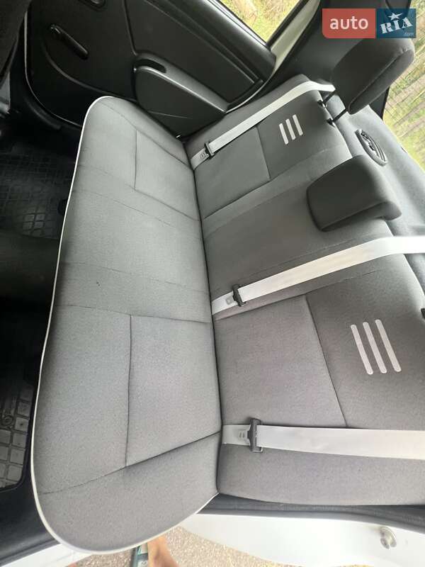 Седан Dacia Logan 2012 в Олександрівці