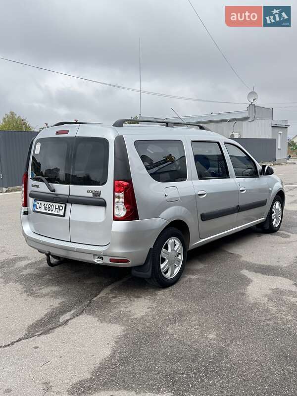 Седан Dacia Logan 2010 в Каменке