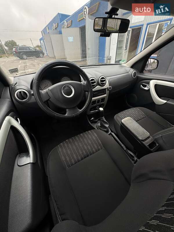 Седан Dacia Logan 2010 в Каменке