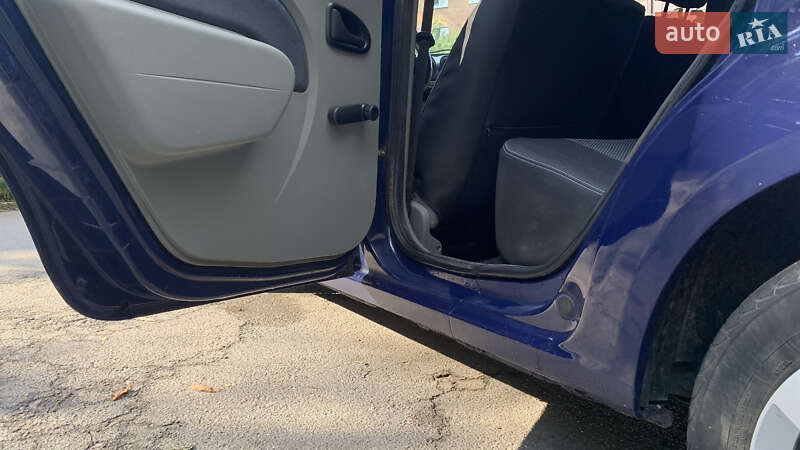 Седан Dacia Logan 2005 в Полтаві