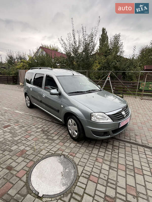 Седан Dacia Logan 2009 в Староконстантинове