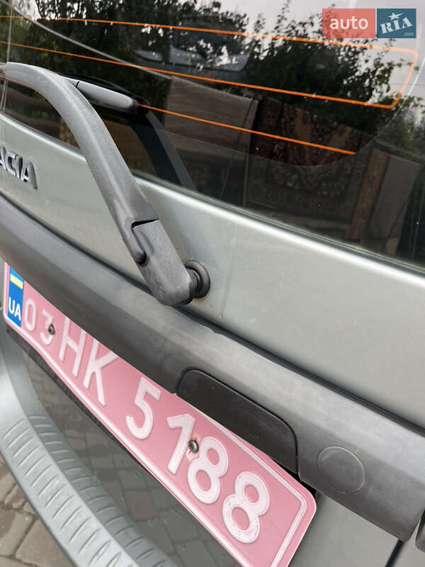 Седан Dacia Logan 2009 в Староконстантинове