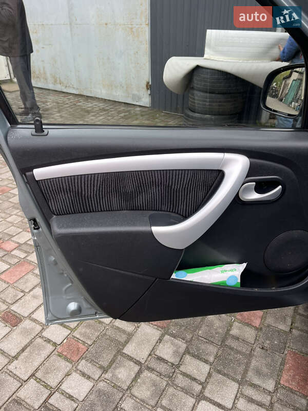 Седан Dacia Logan 2009 в Староконстантинове