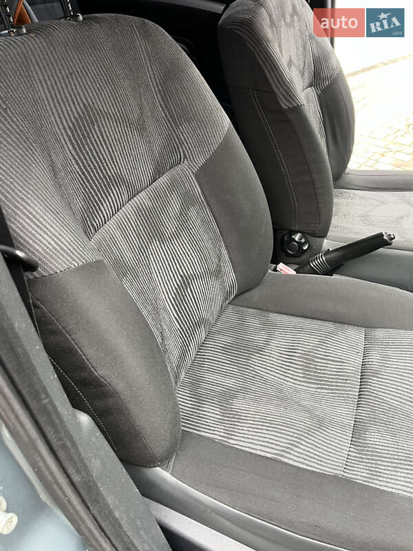 Седан Dacia Logan 2009 в Староконстантинове