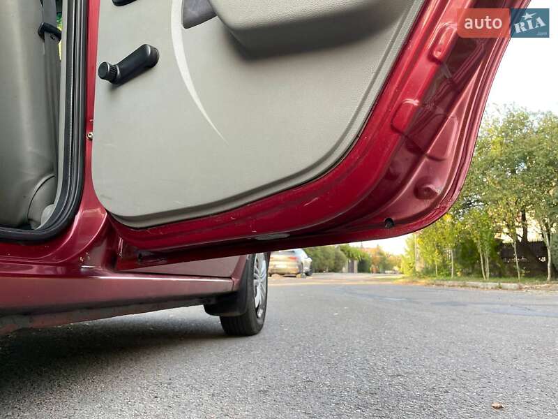Седан Dacia Logan 2006 в Ивано-Франковске