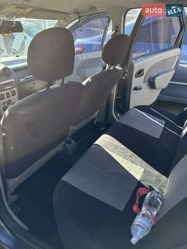 Седан Dacia Logan 2007 в Києві