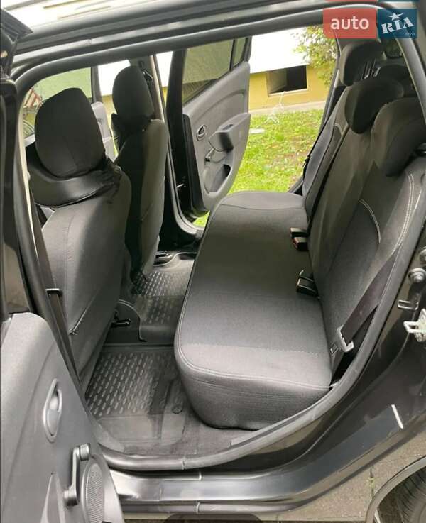 Седан Dacia Logan 2013 в Киеве