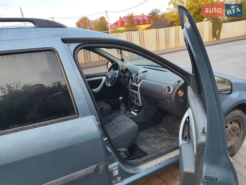 Седан Dacia Logan 2010 в Львові