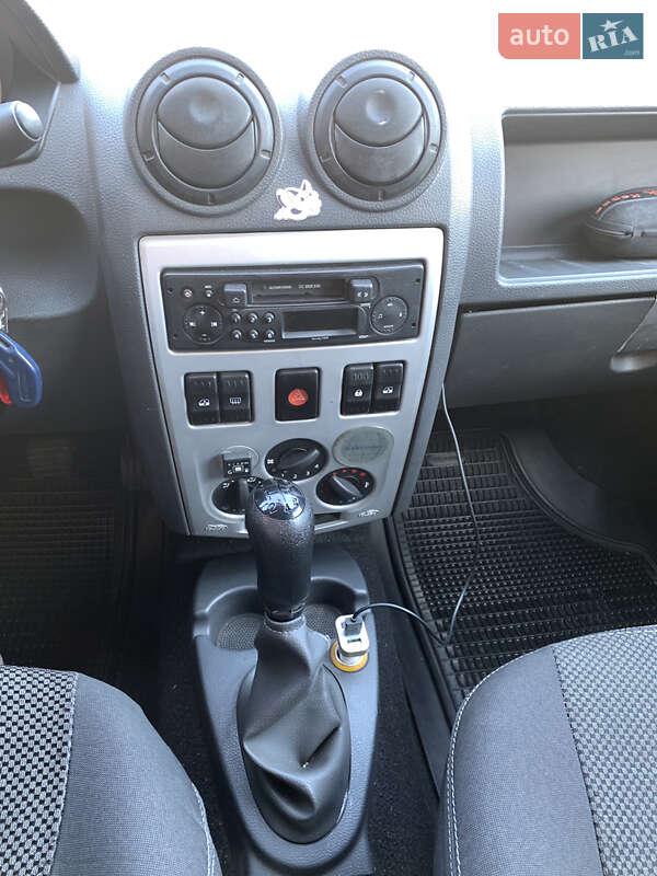 Седан Dacia Logan 2006 в Харькове фото 14 Седан Dacia Logan 2006 в Харькове