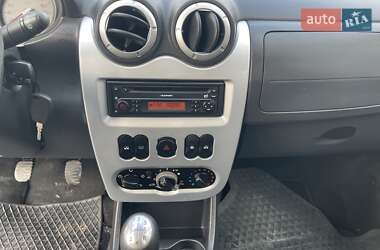 Седан Dacia Logan 2011 в 