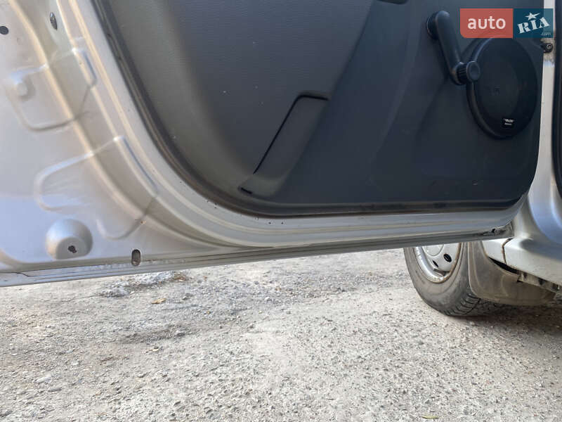 Седан Dacia Logan 2008 в Кам'янському