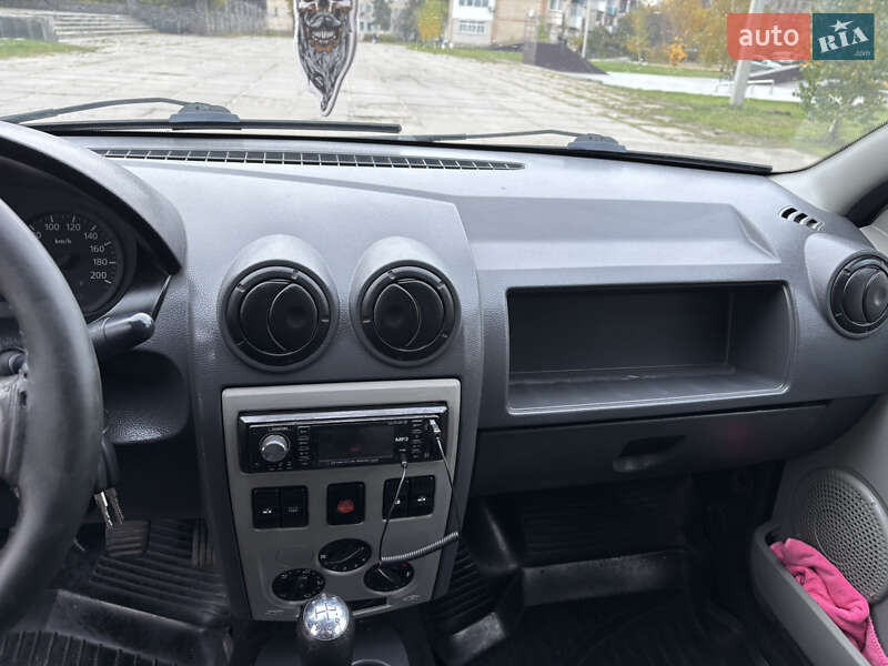 Седан Dacia Logan 2007 в Славуті