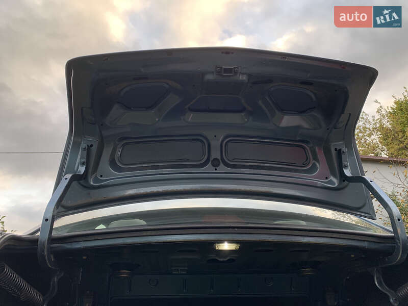 Седан Dacia Logan 2006 в Києві