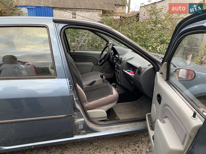 Седан Dacia Logan 2006 в Києві