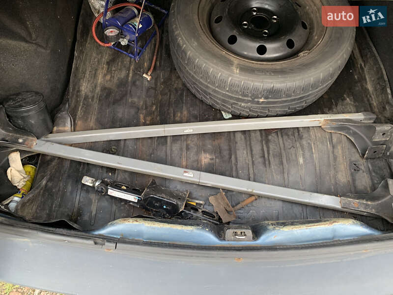 Седан Dacia Logan 2006 в Києві