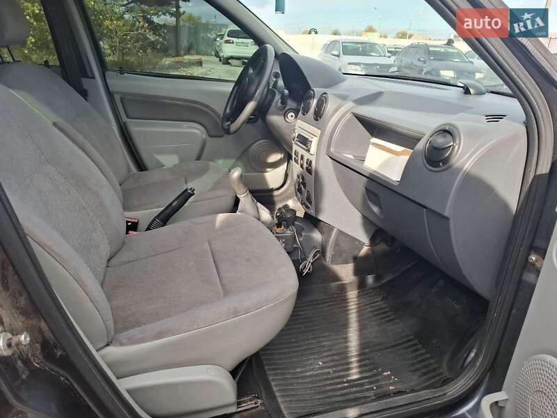 Седан Dacia Logan 2007 в Кам'янському