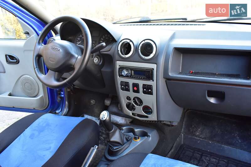 Седан Dacia Logan 2006 в Киеве