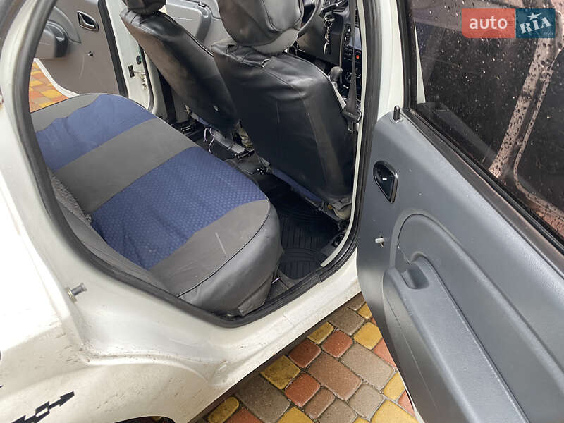 Седан Dacia Logan 2008 в Бобровиці фото 19 Седан Dacia Logan 2008 в Бобровиці