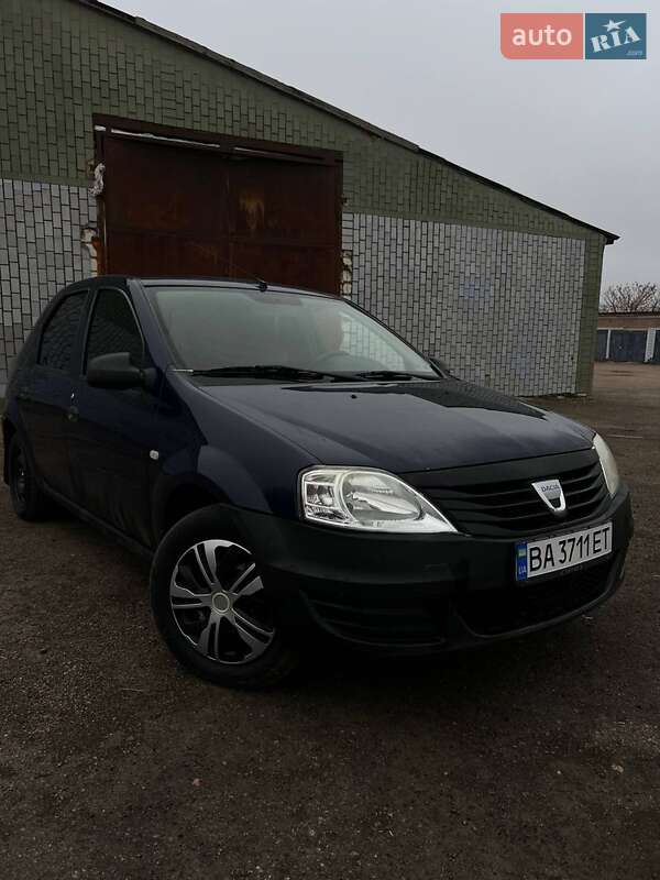 Седан Dacia Logan 2011 в Добровеличківці