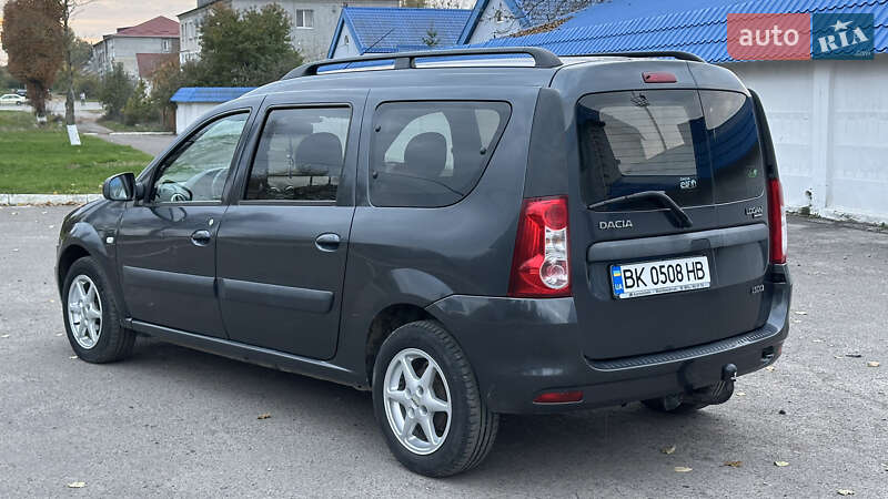 Седан Dacia Logan 2011 в Радивиліві