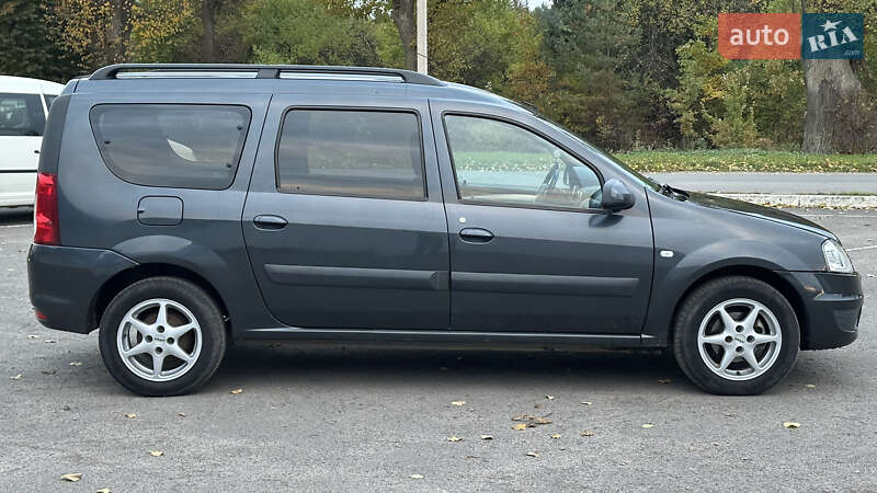 Седан Dacia Logan 2011 в Радивиліві