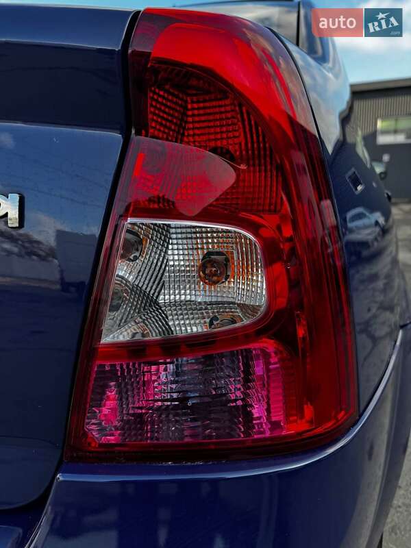 Седан Dacia Logan 2009 в Луцке