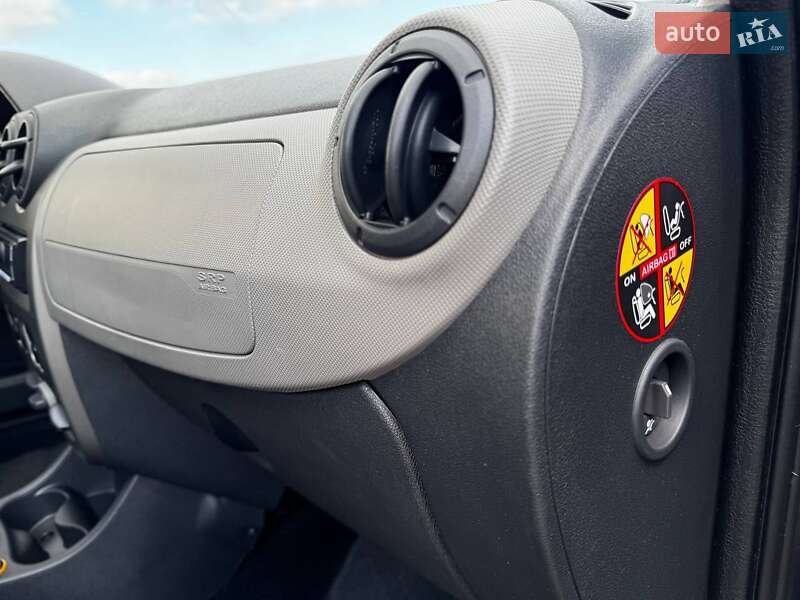 Седан Dacia Logan 2009 в Луцке