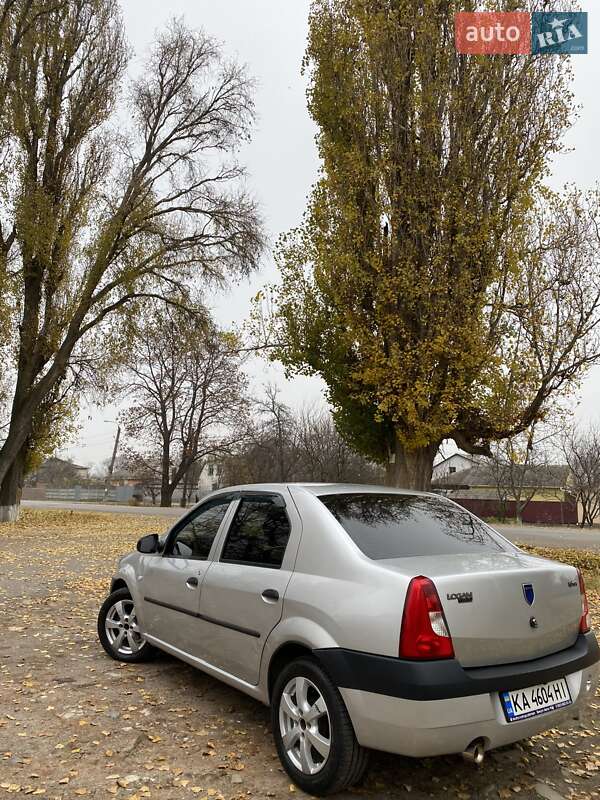 Седан Dacia Logan 2006 в Козельце