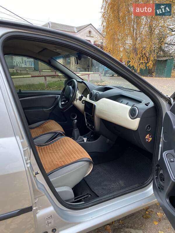 Седан Dacia Logan 2006 в Козельце