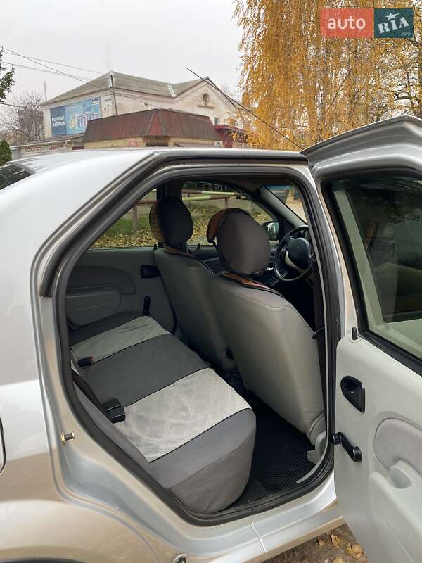 Седан Dacia Logan 2006 в Козельце