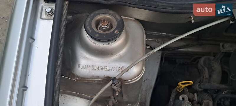 Седан Dacia Logan 2006 в Львові