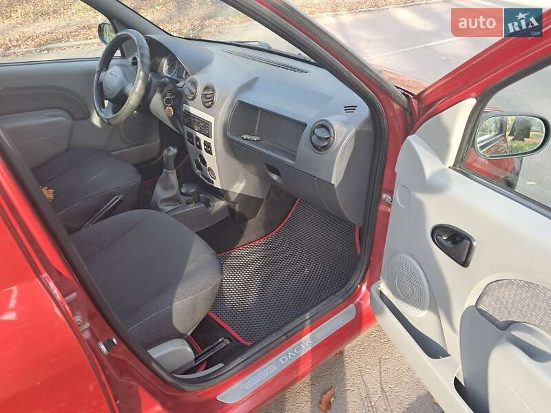 Седан Dacia Logan 2008 в Черновцах