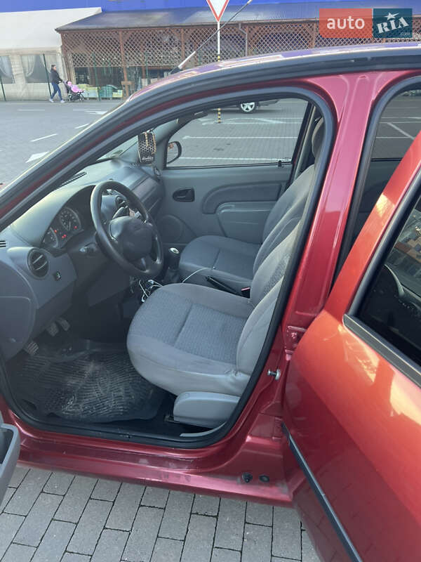 Седан Dacia Logan 2007 в Калуші