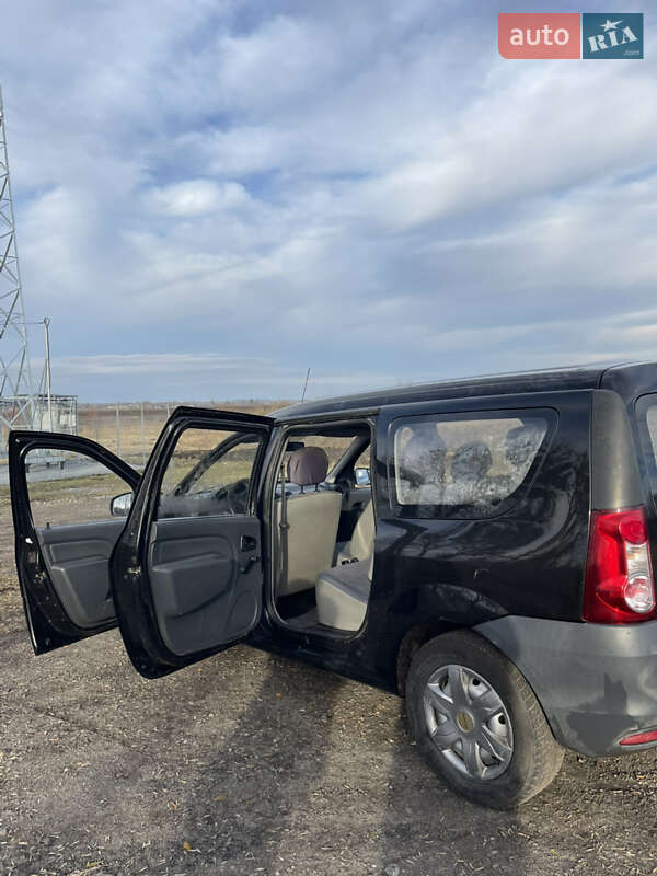 Седан Dacia Logan 2009 в Дубно