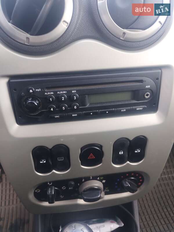 Седан Dacia Logan 2011 в Луцьку фото 2 Седан Dacia Logan 2011 в Луцьку