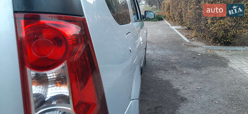 Седан Dacia Logan 2010 в Чернигове