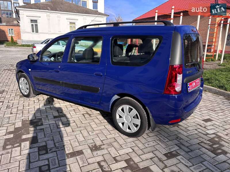 Седан Dacia Logan 2009 в Ромнах