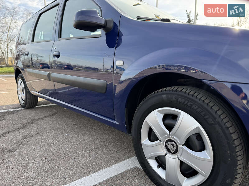 Седан Dacia Logan 2009 в Киеве