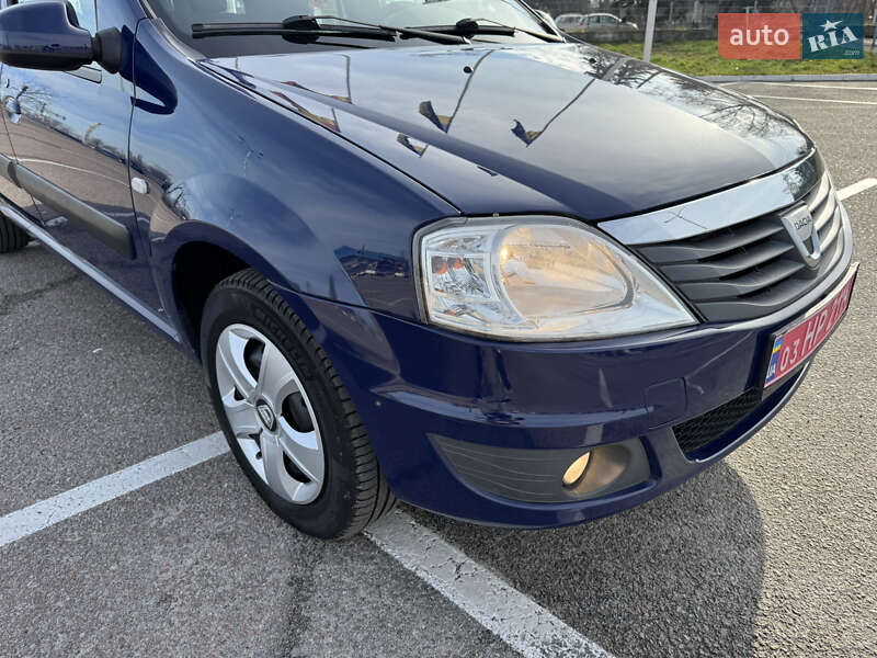 Седан Dacia Logan 2009 в Киеве