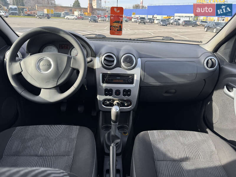 Седан Dacia Logan 2009 в Киеве