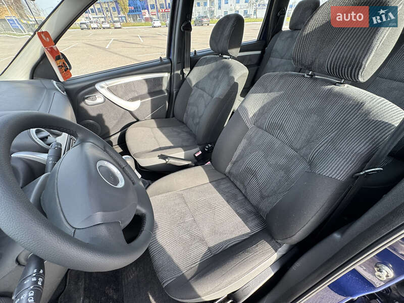 Седан Dacia Logan 2009 в Киеве